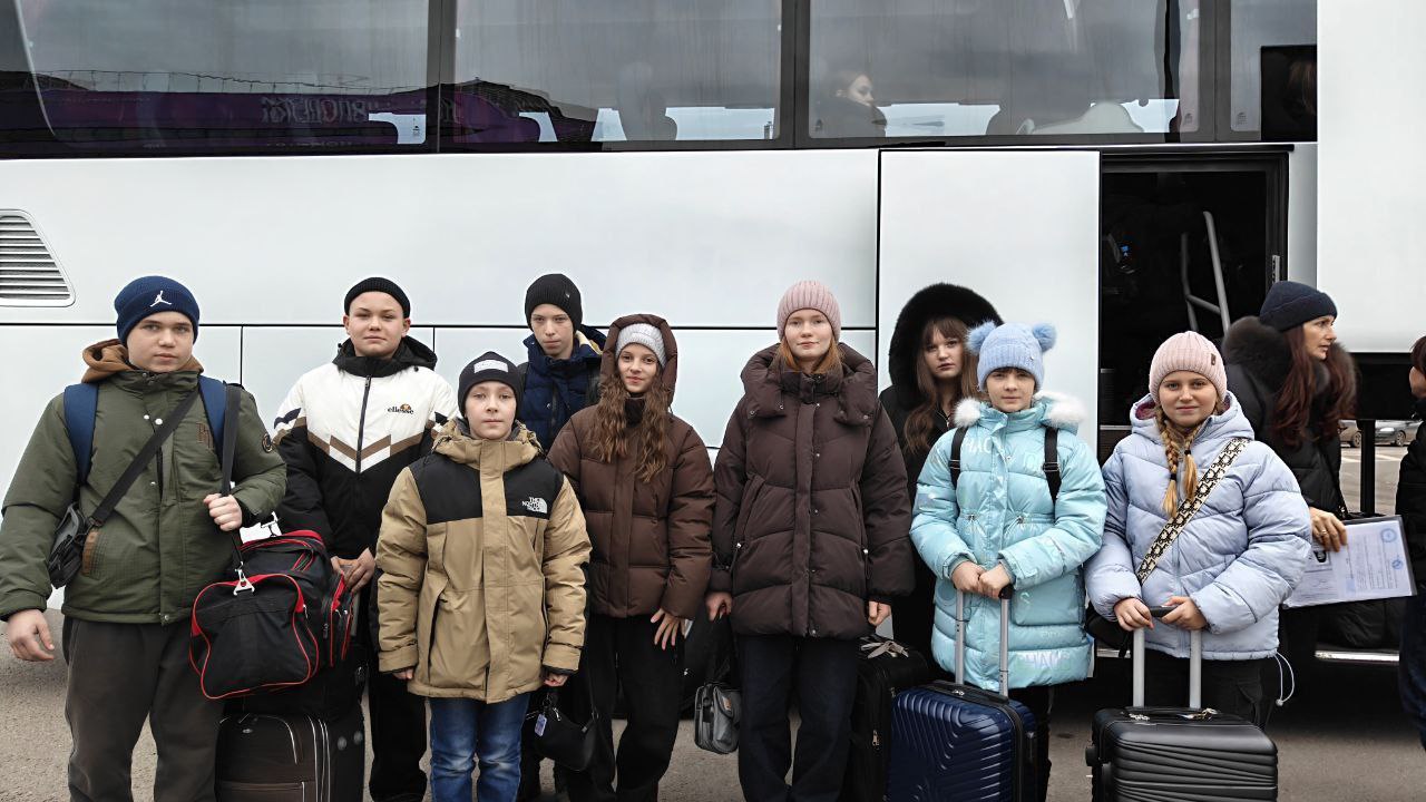 Первые Михайлюковской школы, призёры Конкурса первичных отделений, отправились в поездку по маршруту Москва-Великий Устюг- Кострома на туристическом поезде «Зимняя сказка» Первые Михайлюковской школы, призёры Конкурса первичных отделений, отправились в поездку по маршруту Москва-Великий Устюг- Кострома на туристическом поезде «Зимняя сказка»