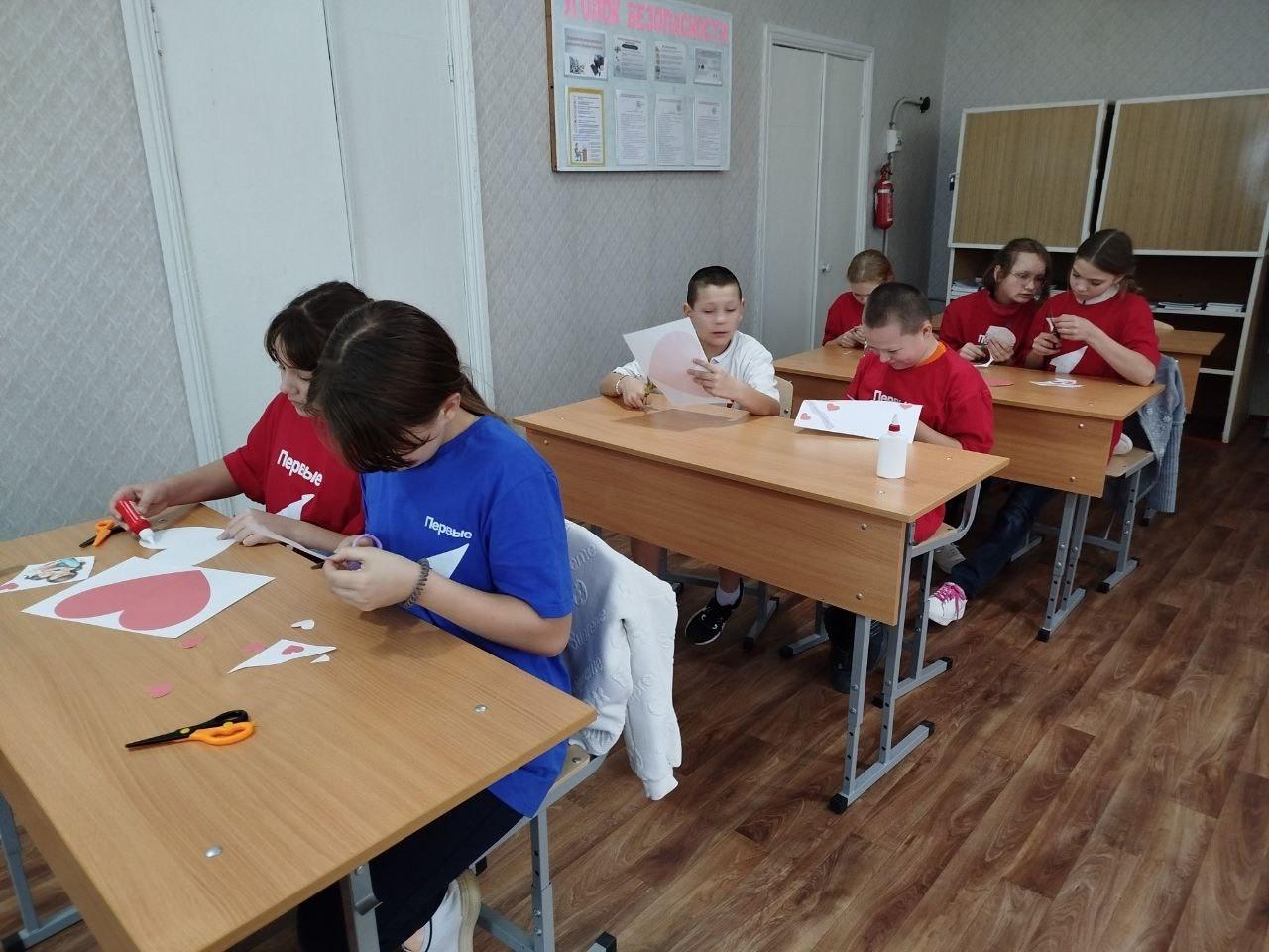 Буйские и меловские школьники провели совместную акцию ко Дню матери Буйские и меловские школьники провели совместную акцию ко Дню матери