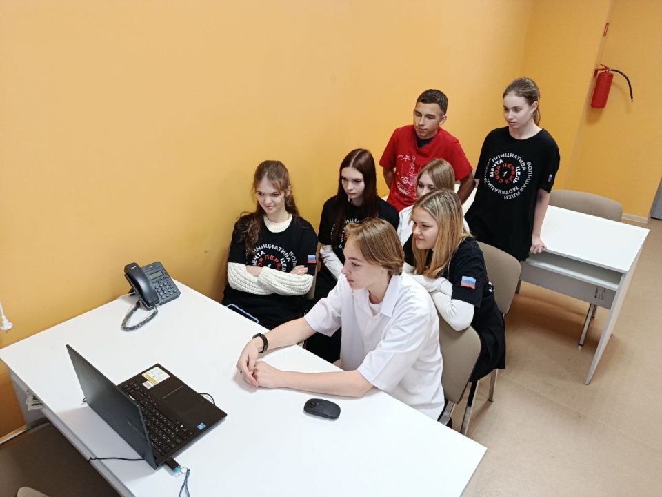 В рамках реализации проекта "Лица Дружбы" состоялась онлайн- встреча между активистами "Движения Первых" ГБОУ ЛНР "ССШ17" и Школа 17 г. Москва В рамках реализации проекта "Лица Дружбы" состоялась онлайн- встреча между активистами "Движения Первых" ГБОУ ЛНР "ССШ17" и Школа 17 г. Москва