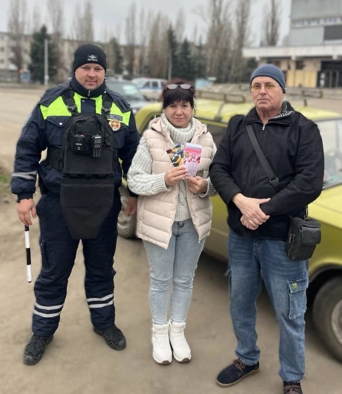 111Дорожные полицейские Рубежного провели акцию «Моя мама за рулём» 111Дорожные полицейские Рубежного провели акцию «Моя мама за рулём»