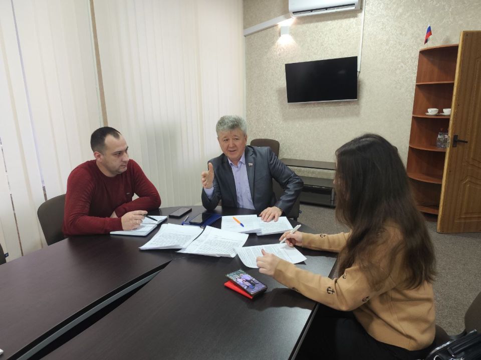 В Марковке проходит декада приемов граждан, посвященных Дню рождения партии В Марковке проходит декада приемов граждан, посвященных Дню рождения партии