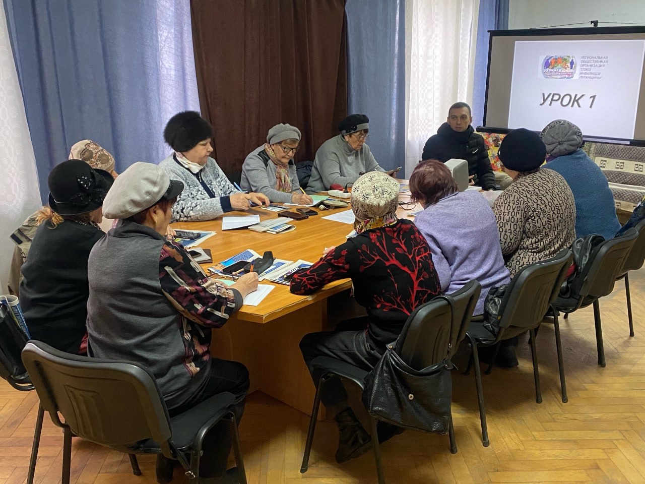 Сегодня, 2 декабря 2025 года началось обучение по повышению компьютерной грамотности среди жителей Красного Луча Сегодня, 2 декабря 2025 года началось обучение по повышению компьютерной грамотности среди жителей Красного Луча