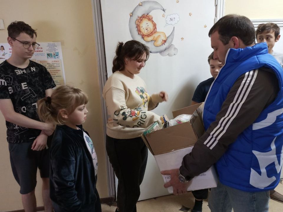 “Коробка храбрости”: подарки и улыбки для маленьких пациентов Меловской больницы “Коробка храбрости”: подарки и улыбки для маленьких пациентов Меловской больницы