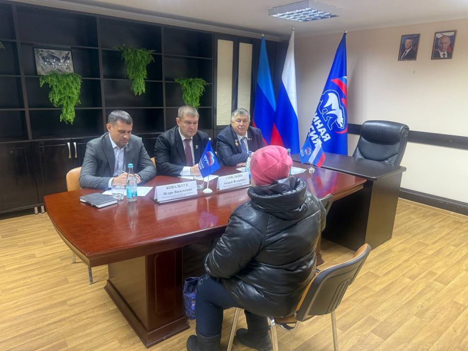 В Свердловской местной общественной приёмной «Единой России» продолжаются приемы граждан В Свердловской местной общественной приёмной «Единой России» продолжаются приемы граждан
