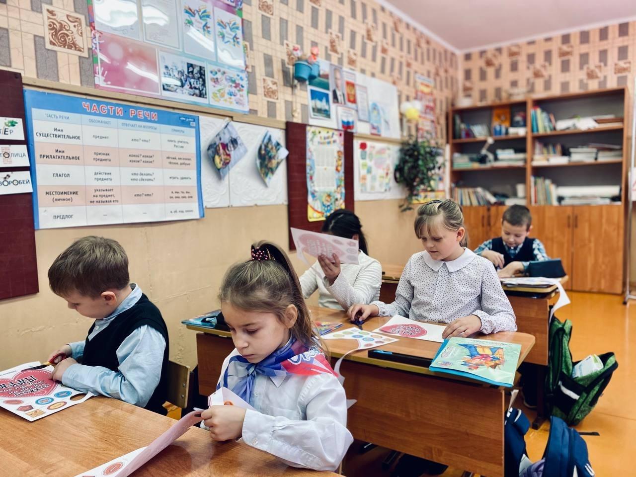 Буйские и меловские школьники провели совместную акцию ко Дню матери