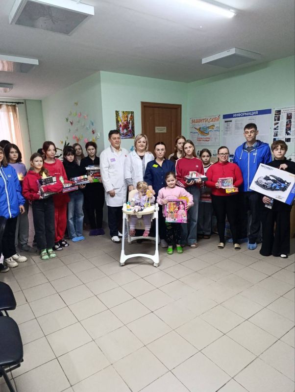 2 декабря 2025 года в педиатрическом соматическом отделение ГБУЗ «АЦМИР» ЛНР состоялось мероприятия в рамках акции Единой России «Коробка Храбрости».Стало доброй традицией участие неравнодушных граждан нашего города в судьбе... 2 декабря 2025 года в педиатрическом соматическом отделение ГБУЗ «АЦМИР» ЛНР состоялось мероприятия в рамках акции Единой России «Коробка Храбрости».Стало доброй традицией участие неравнодушных граждан нашего города в судьбе...