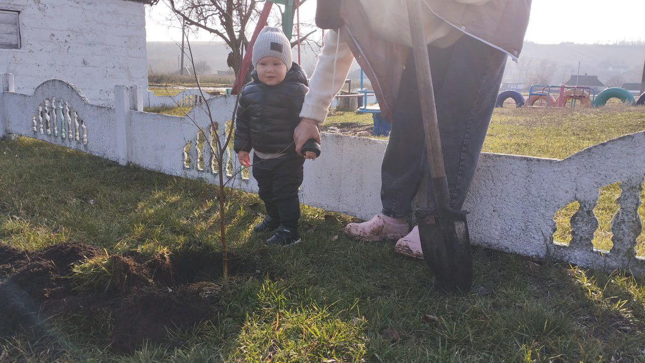Распасеевский отдел по жизнеобеспечению территорий, совместно с семьями участников СВО, приняли участие в высадке берез Распасеевский отдел по жизнеобеспечению территорий, совместно с семьями участников СВО, приняли участие в высадке берез