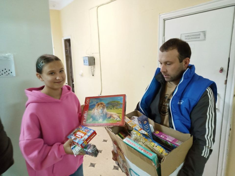 “Коробка храбрости”: подарки и улыбки для маленьких пациентов Меловской больницы “Коробка храбрости”: подарки и улыбки для маленьких пациентов Меловской больницы