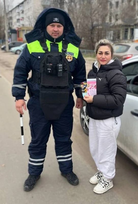 111Дорожные полицейские Рубежного провели акцию «Моя мама за рулём» 111Дорожные полицейские Рубежного провели акцию «Моя мама за рулём»
