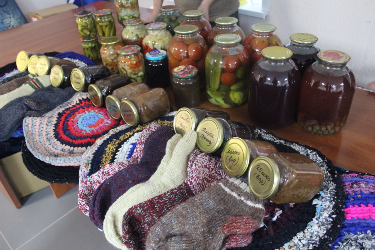 Единороссы Славяносербщины передали помощь бойцам в госпиталь Единороссы Славяносербщины передали помощь бойцам в госпиталь