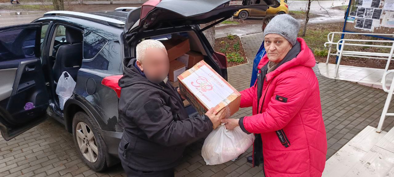 Единороссы Славяносербщины передали помощь бойцам в госпиталь Единороссы Славяносербщины передали помощь бойцам в госпиталь