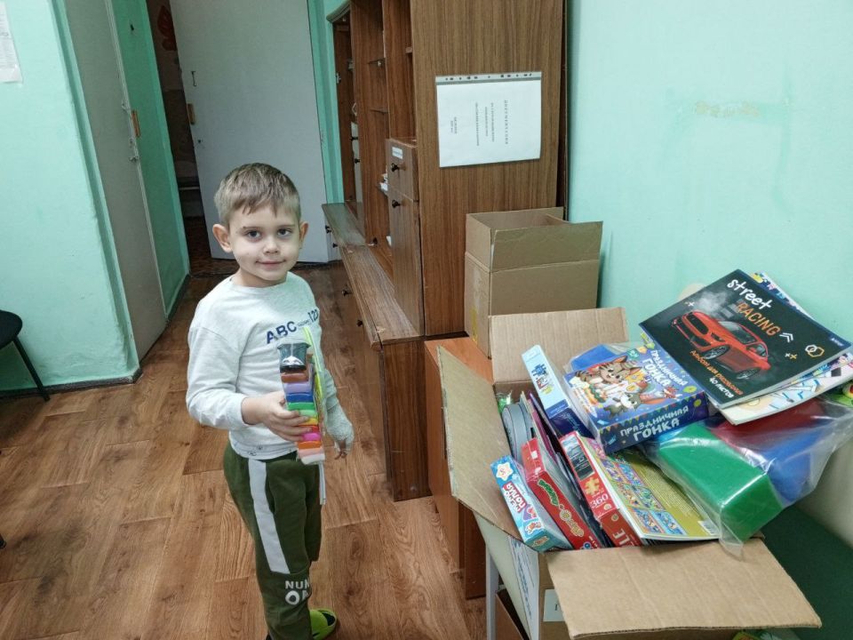 “Коробка храбрости”: подарки и улыбки для маленьких пациентов Меловской больницы “Коробка храбрости”: подарки и улыбки для маленьких пациентов Меловской больницы
