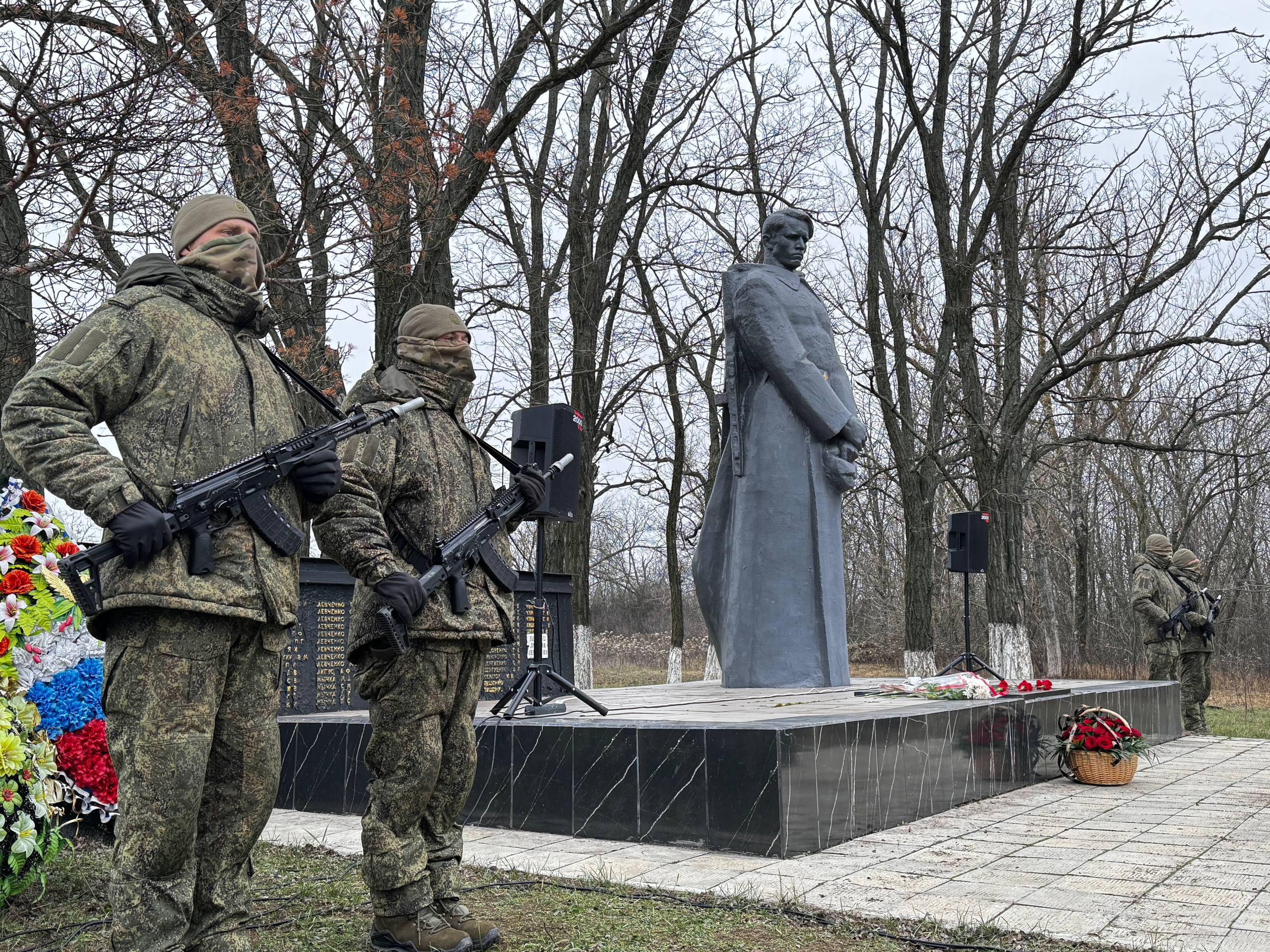 Память, которую храним: в Меловском МО отметили День Неизвестного Солдата Память, которую храним: в Меловском МО отметили День Неизвестного Солдата