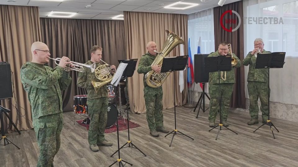 Военные музыканты 6-й бригады управления 3-й ОА устроили праздник для детей в луганском санатории «Незабудка»