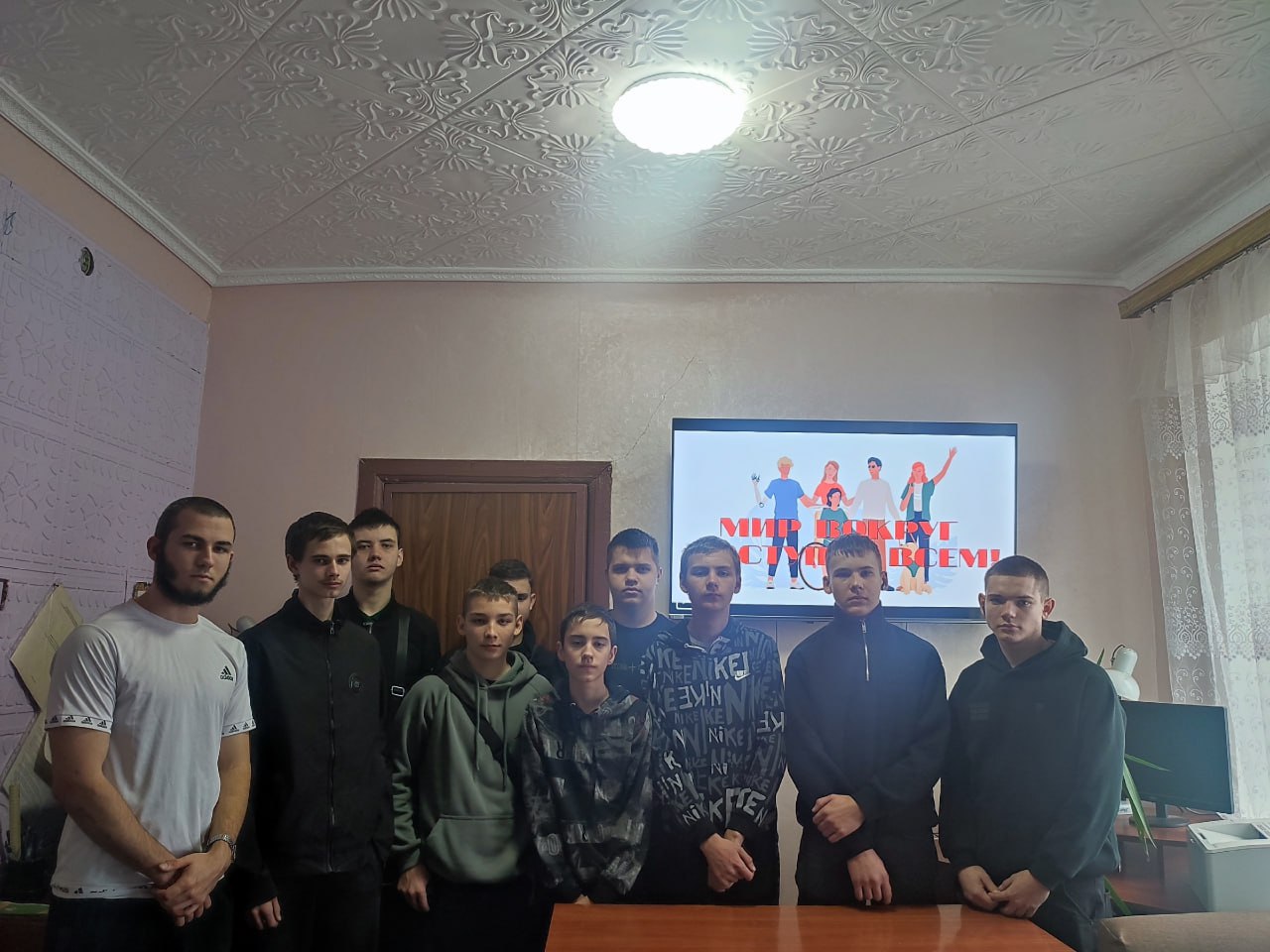 В Лутугинской центральной библиотеке прошел час общения к Международному дню инвалидов