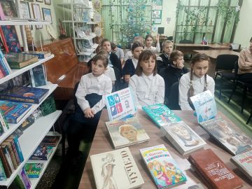 В Международный день инвалидов, ученики Ровеньковской гимназии имени Г. С. Шонина собрались в Детской библиотеке, чтобы поговорить о важном