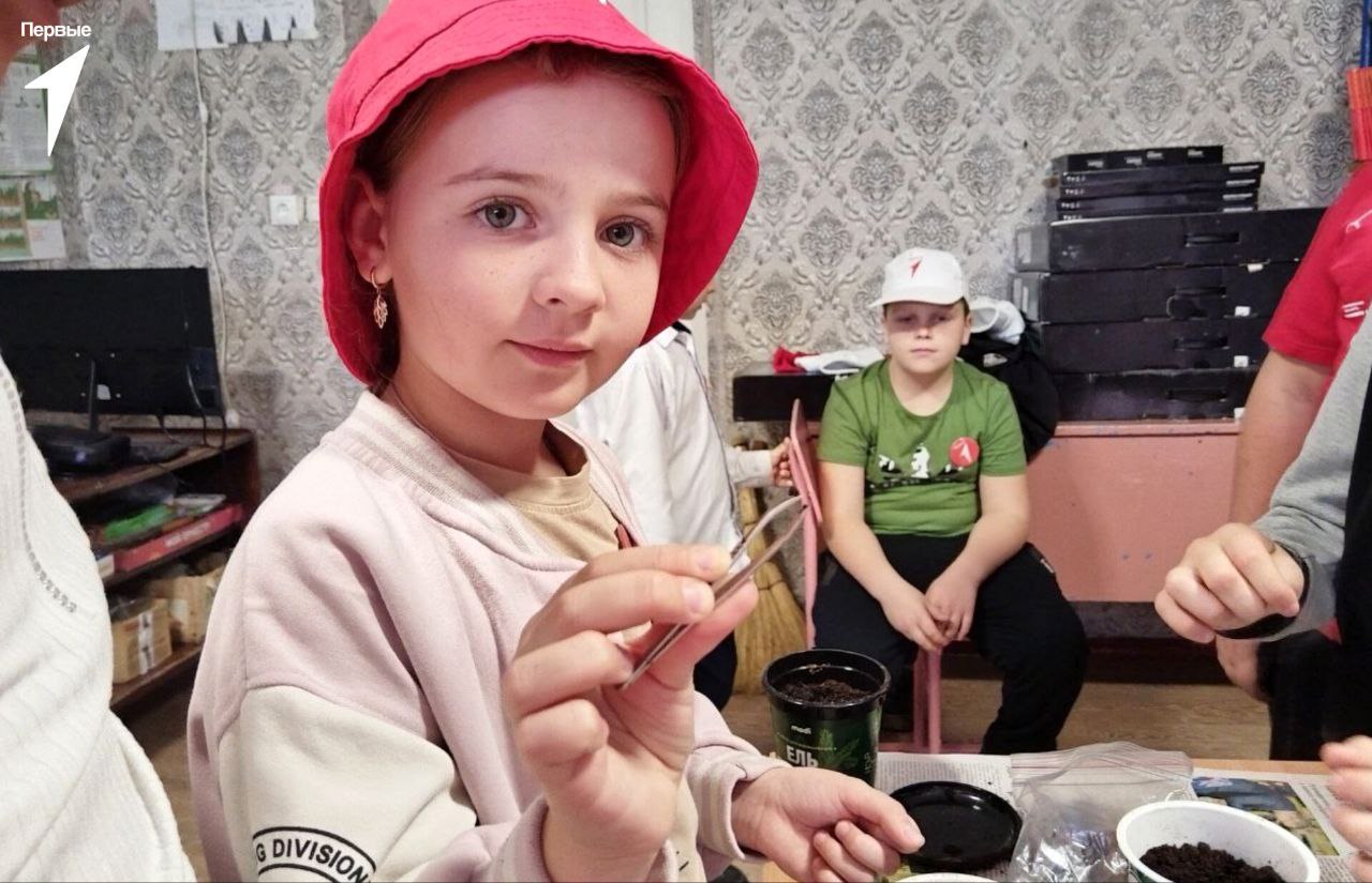 Добрые дела Первых. Активисты Петровеньковской школы совместно с наставниками приняли участие во Всероссийской акции «Неделя добрых дел», посвящённой Дню добровольца в России Добрые дела Первых. Активисты Петровеньковской школы совместно с наставниками приняли участие во Всероссийской акции «Неделя добрых дел», посвящённой Дню добровольца в России