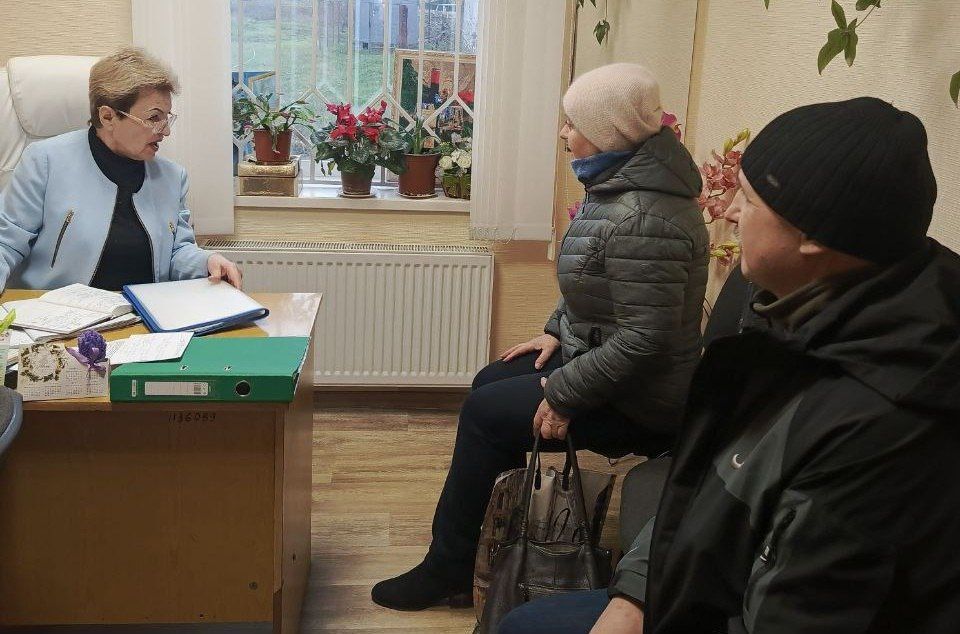 В Станице Луганской продолжается Декада приемов граждан приуроченная к 24-летию партии «Единая Россия» В Станице Луганской продолжается Декада приемов граждан приуроченная к 24-летию партии «Единая Россия»