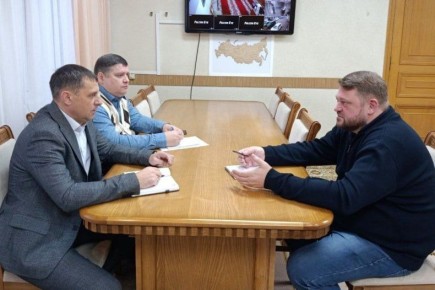 ВрИП Главы округа Игорь Ковальчук встретился с заместителем министра строительства и ЖКХ Красноярского края Юрием Шестопаловым