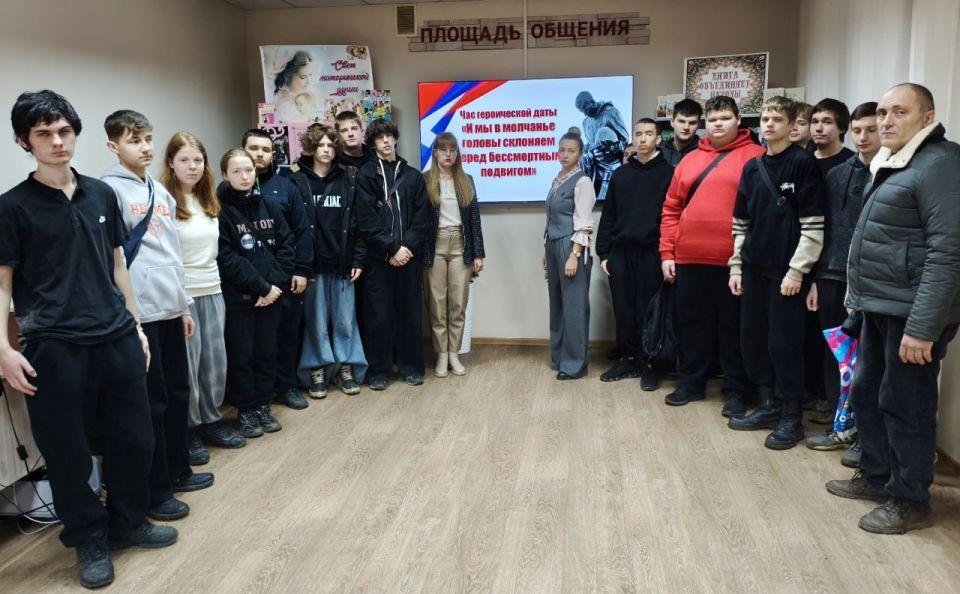 Светлана Гребенькова: Начала сегодняшний день с возложения цветов к Вечному огню в Сквере Доблести и Славы Светлана Гребенькова: Начала сегодняшний день с возложения цветов к Вечному огню в Сквере Доблести и Славы