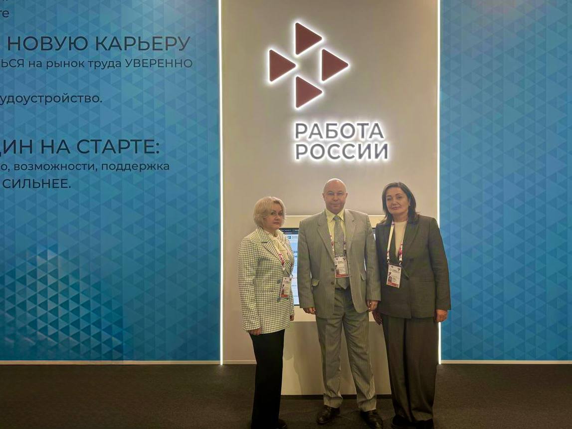 Делегация ЛНР участвует во Всероссийском кадровом форуме