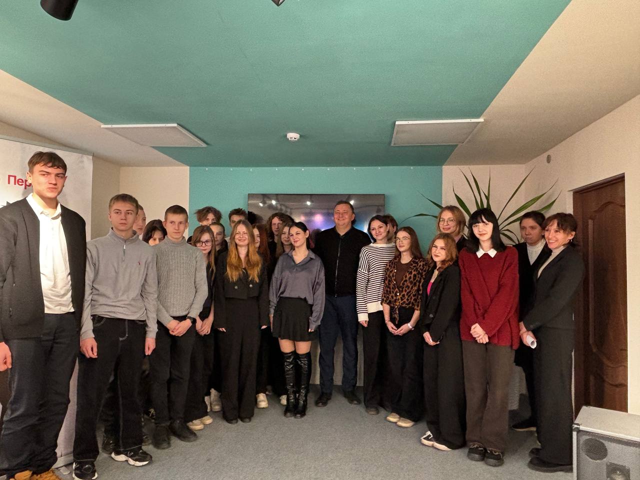 В молодежном центре «Скрепка» старшеклассники обсудили угрозы экстремизма и терроризма В молодежном центре «Скрепка» старшеклассники обсудили угрозы экстремизма и терроризма