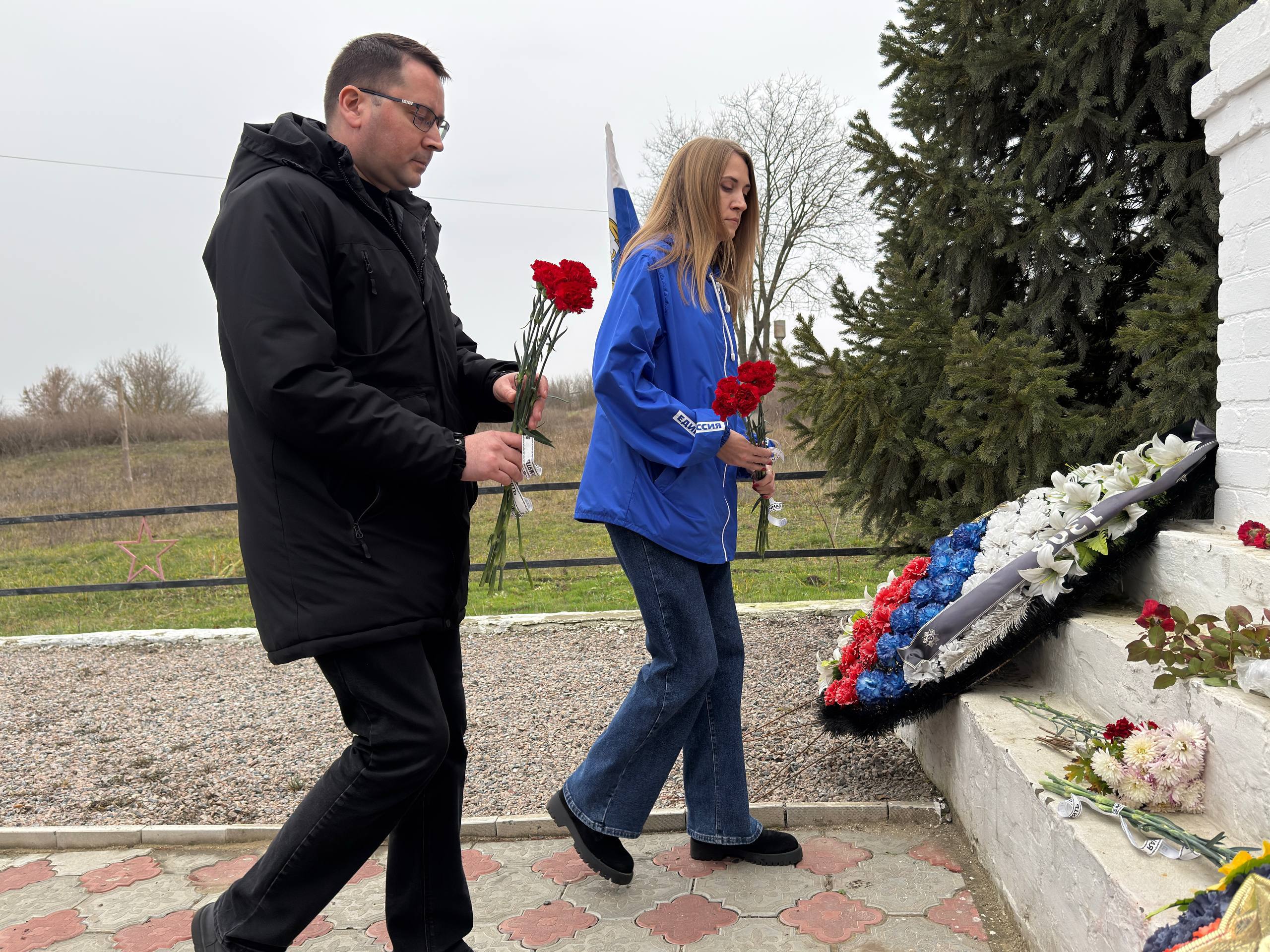 День Неизвестного солдата: возложение цветов в Марковском округе День Неизвестного солдата: возложение цветов в Марковском округе
