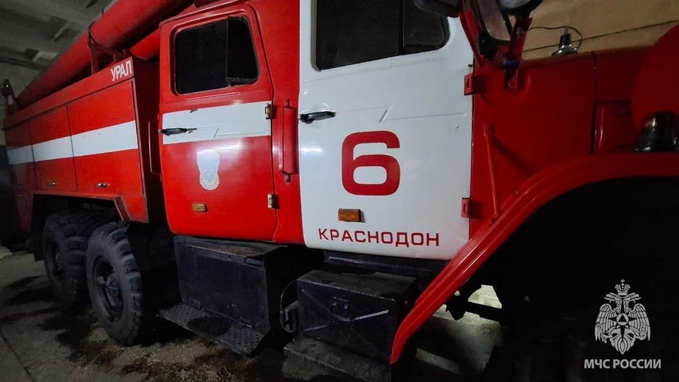 В Краснодоне пожарные спасли женщину из горящей квартиры