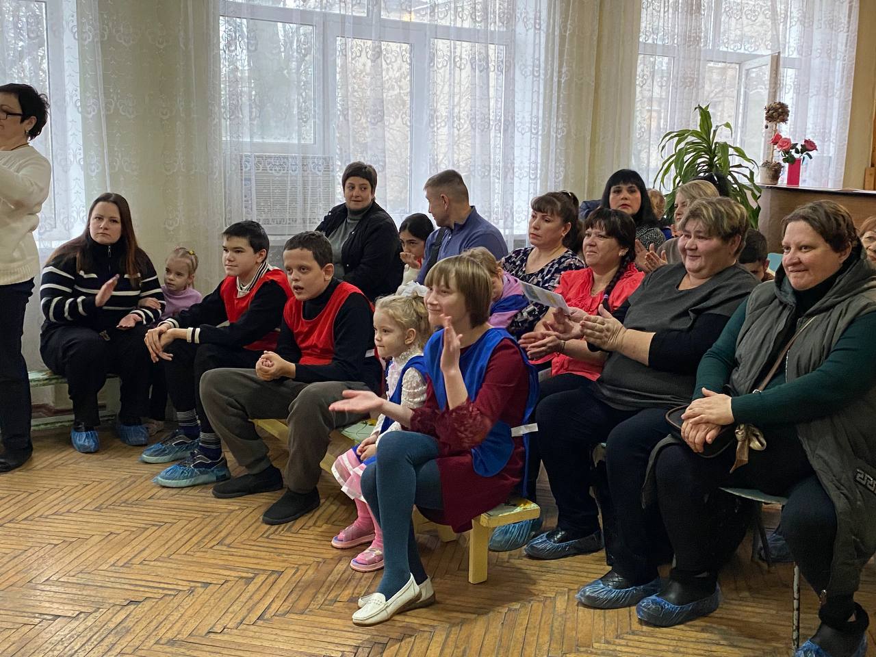 Праздник «Мы вместе, мы — сила» в Антрацитовском центре социального обслуживания населения Праздник «Мы вместе, мы — сила» в Антрацитовском центре социального обслуживания населения