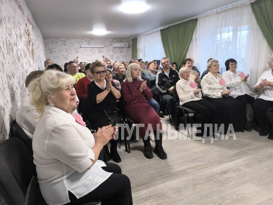 Концертную программу «Тепло сердец мы дарим вам!» к Международному дню инвалидов провели в Кировском комплексном центре социального обслуживания населения Концертную программу «Тепло сердец мы дарим вам!» к Международному дню инвалидов провели в Кировском комплексном центре социального обслуживания населения