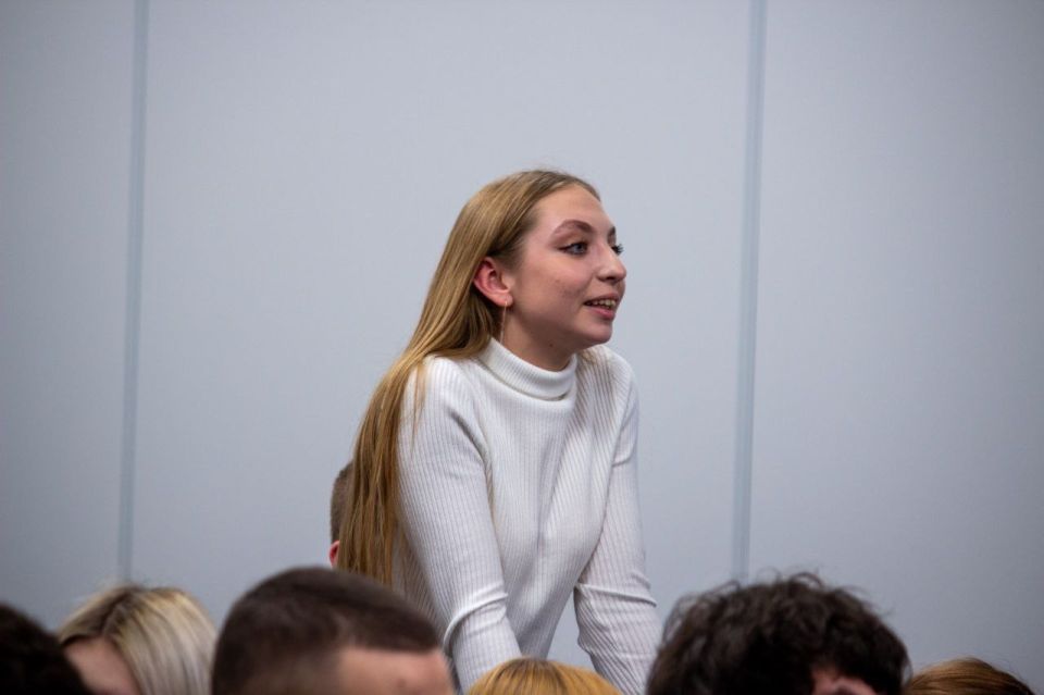 Встреча молодёжи Далевского вуза с Министром молодёжной политики ЛНР Встреча молодёжи Далевского вуза с Министром молодёжной политики ЛНР