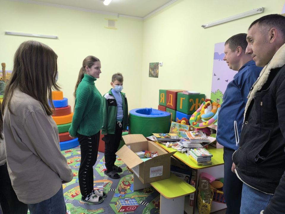 В Лисичанске передали детям в медучреждении «Коробки храбрости» В Лисичанске передали детям в медучреждении «Коробки храбрости»