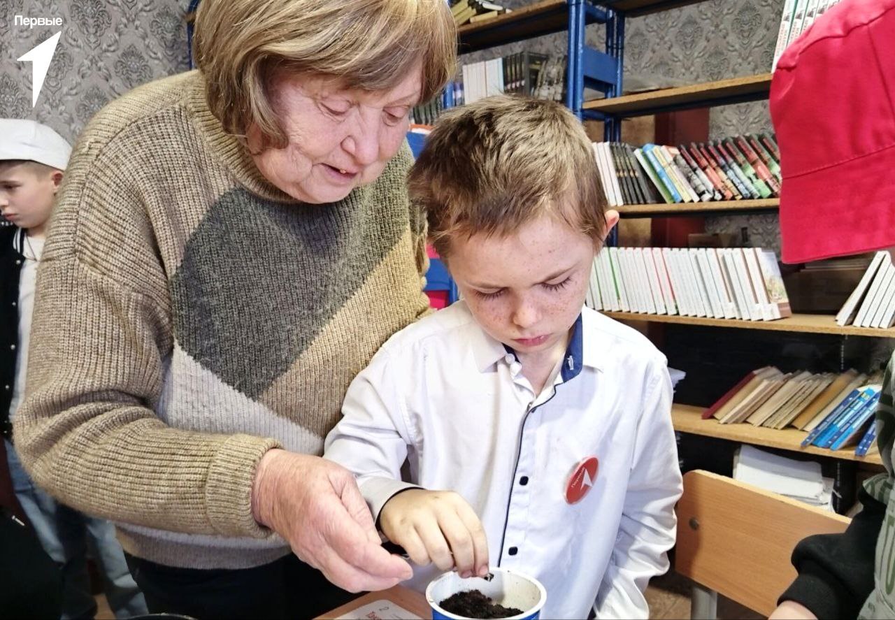 Добрые дела Первых. Активисты Петровеньковской школы совместно с наставниками приняли участие во Всероссийской акции «Неделя добрых дел», посвящённой Дню добровольца в России Добрые дела Первых. Активисты Петровеньковской школы совместно с наставниками приняли участие во Всероссийской акции «Неделя добрых дел», посвящённой Дню добровольца в России