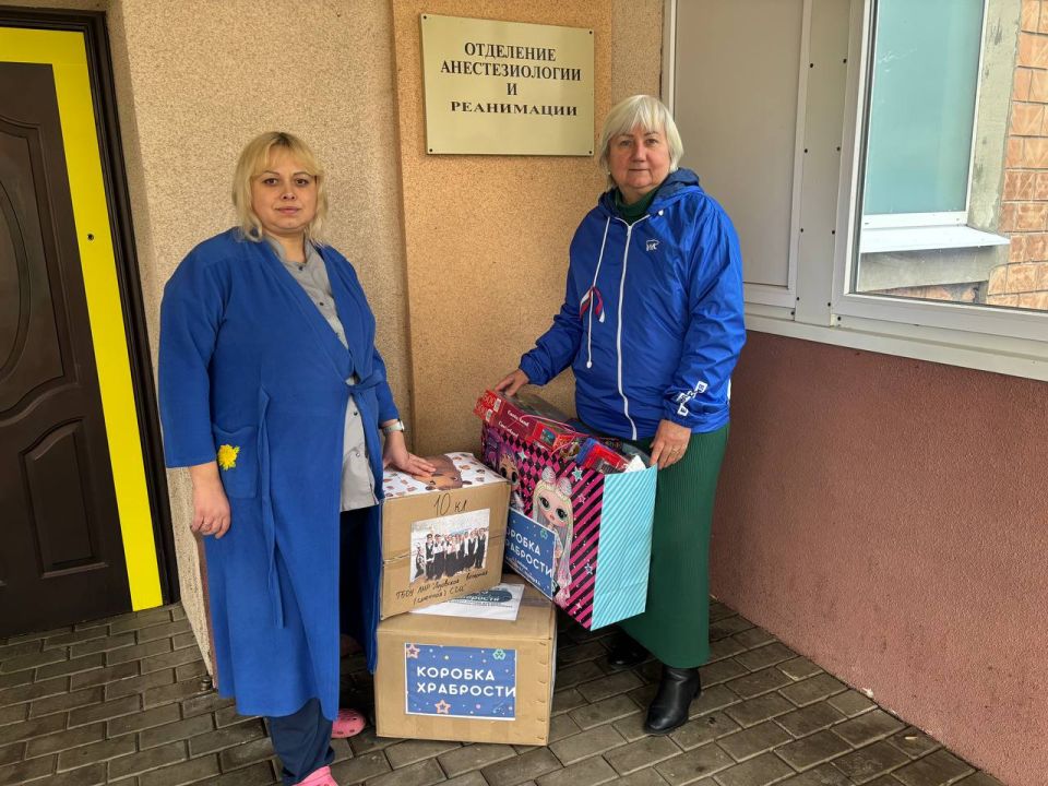 В рамках акции «Коробка храбрости» единороссы Славяносербщины передали подарки за смелость для детей, проходящих лечение у участкового педиатра в амбулаториях поселков Славяносербск и Фрунзе, а также находящихся на лечении в... В рамках акции «Коробка храбрости» единороссы Славяносербщины передали подарки за смелость для детей, проходящих лечение у участкового педиатра в амбулаториях поселков Славяносербск и Фрунзе, а также находящихся на лечении в...