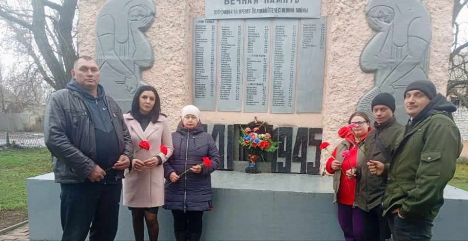 Вячеслав Третьяков: В сельском клубе Булгаковки Кременского МО прошла беседа, посвященная Дню Неизвестного солдата, звучащая словно набат: «ИМЯ ТВОЁ НЕИЗВЕСТНО, ПОДВИГ ТВОЙ БЕССМЕРТЕН»