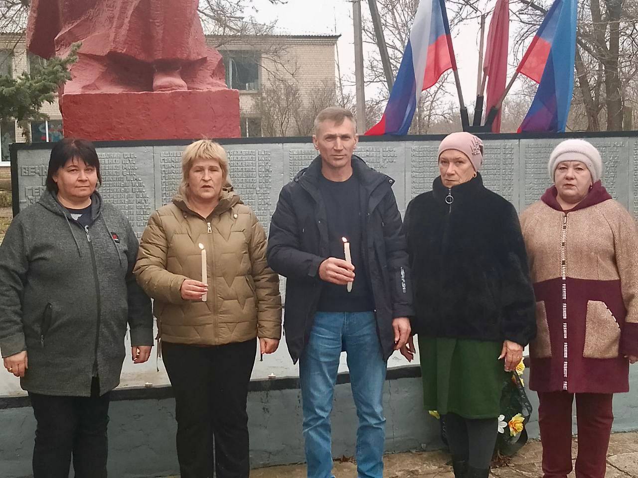 Память, которую храним: в Меловском МО отметили День Неизвестного Солдата Память, которую храним: в Меловском МО отметили День Неизвестного Солдата