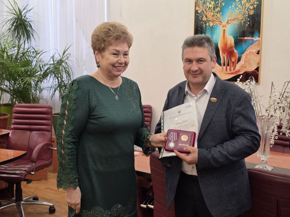 Ольга Бас: В день юриста посетила ООО "Луганский мясокомбинат", чтобы поздравить юридический департамент с их профессиональным праздником