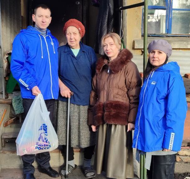В преддверии Международного дня инвалидов активисты и сторонники Единой России доставили продуктовые наборы жителям г.Миусинск