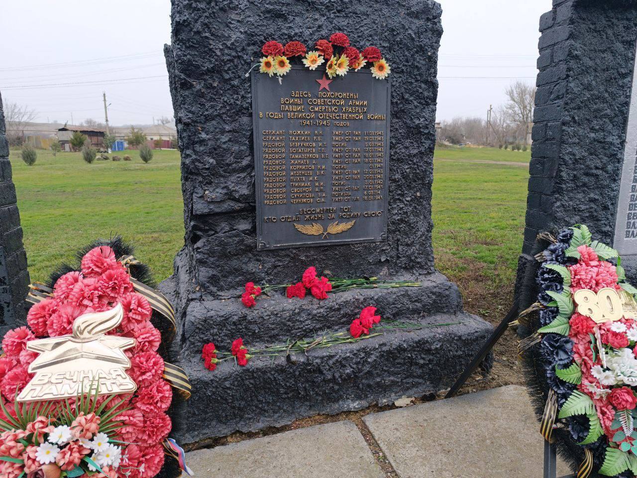 Память, которую храним: в Меловском МО отметили День Неизвестного Солдата Память, которую храним: в Меловском МО отметили День Неизвестного Солдата