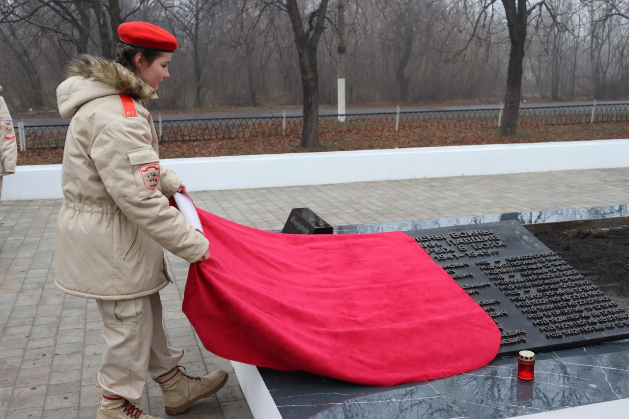 Наталия Жулинская: В Алмазной торжественно открыли после ремонта Братскую могилу советских воинов Наталия Жулинская: В Алмазной торжественно открыли после ремонта Братскую могилу советских воинов