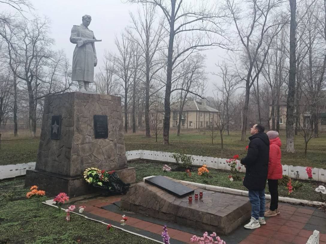 Сергей Колягин: 3-го декабря мы чтим тех, кто отдал самое ценное ради нашей страны, чьи имена не сохранились в летописях, но чей героизм стал неотъемлемой частью истории Российской Федерации Сергей Колягин: 3-го декабря мы чтим тех, кто отдал самое ценное ради нашей страны, чьи имена не сохранились в летописях, но чей героизм стал неотъемлемой частью истории Российской Федерации