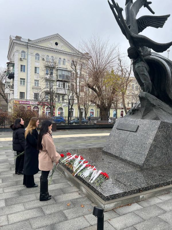 3 декабря, в День памяти Неизвестного Солдата, мы склоняем головы в память о каждом воине, павшем за свободу и будущее нашей Родины 3 декабря, в День памяти Неизвестного Солдата, мы склоняем головы в память о каждом воине, павшем за свободу и будущее нашей Родины