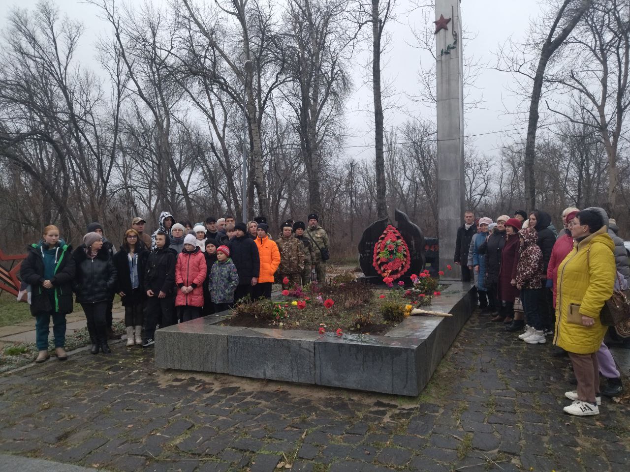 В парке имени Валентины Терешковой города Суходольска состоялось памятное мероприятие, посвящённое Дню Неизвестного Солдата В парке имени Валентины Терешковой города Суходольска состоялось памятное мероприятие, посвящённое Дню Неизвестного Солдата