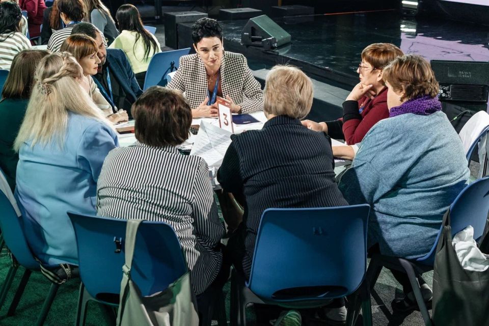 Обучающий семинар в Крыму собрал 100 лучших деятелей культуры из Донбасса и Новороссии Обучающий семинар в Крыму собрал 100 лучших деятелей культуры из Донбасса и Новороссии