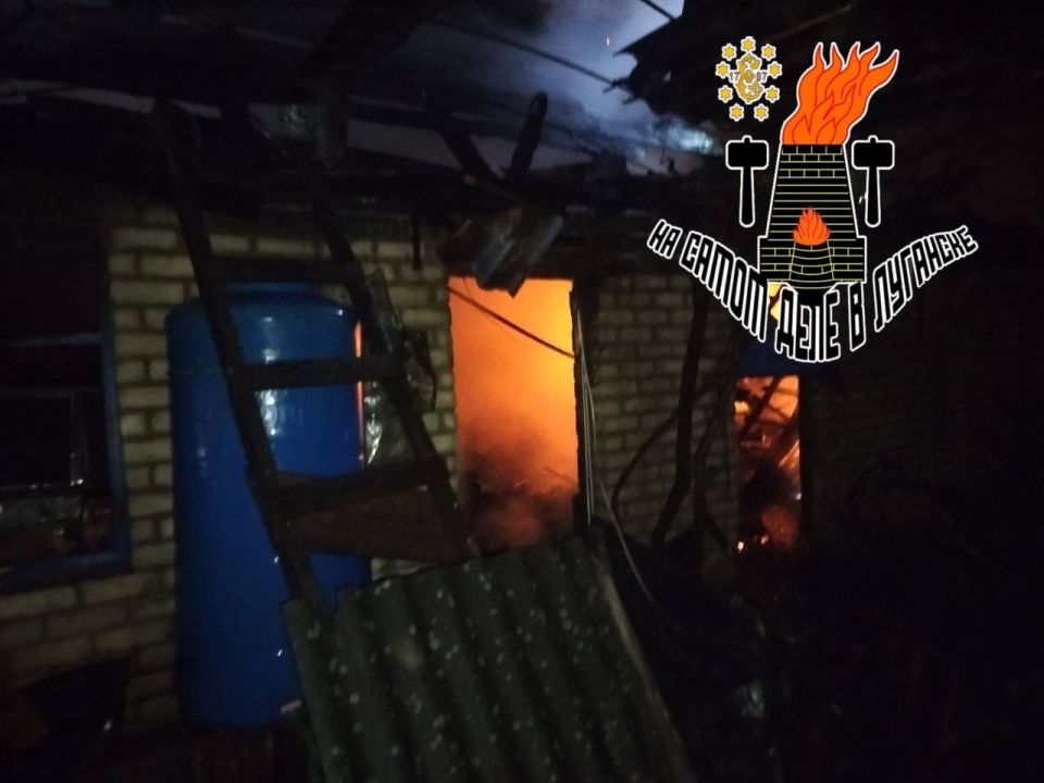 Украинский беспилотник вызвал пожар в частном дворе в пгт Крепенский Украинский беспилотник вызвал пожар в частном дворе в пгт Крепенский