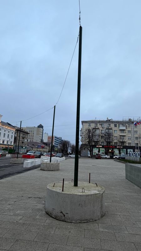 Новый год близко: золотому шатру на Театральной площади Луганска быть! Новый год близко: золотому шатру на Театральной площади Луганска быть!