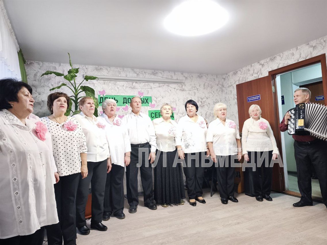 Концертную программу «Тепло сердец мы дарим вам!» к Международному дню инвалидов провели в Кировском комплексном центре социального обслуживания населения Концертную программу «Тепло сердец мы дарим вам!» к Международному дню инвалидов провели в Кировском комплексном центре социального обслуживания населения