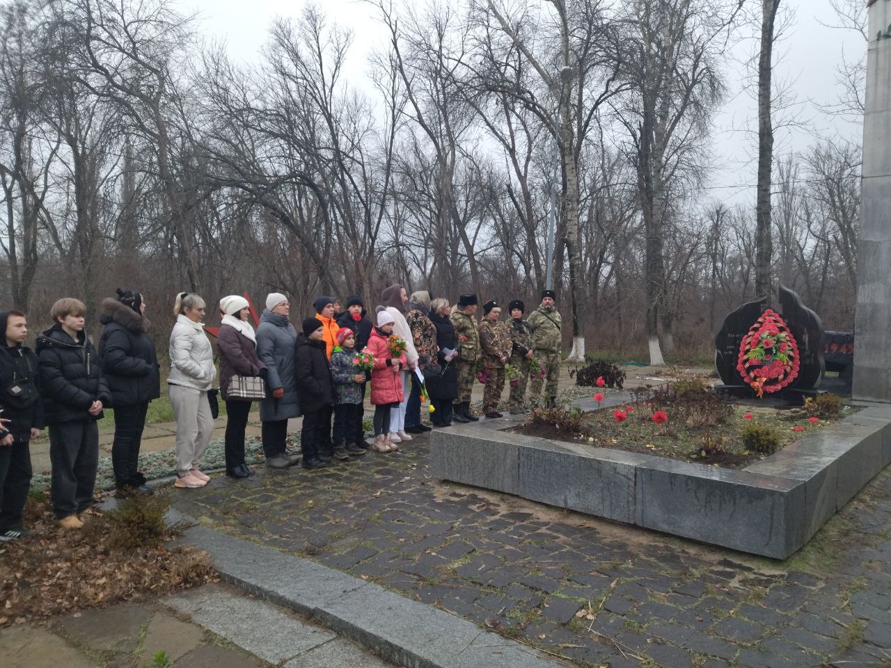 В парке имени Валентины Терешковой города Суходольска состоялось памятное мероприятие, посвящённое Дню Неизвестного Солдата В парке имени Валентины Терешковой города Суходольска состоялось памятное мероприятие, посвящённое Дню Неизвестного Солдата