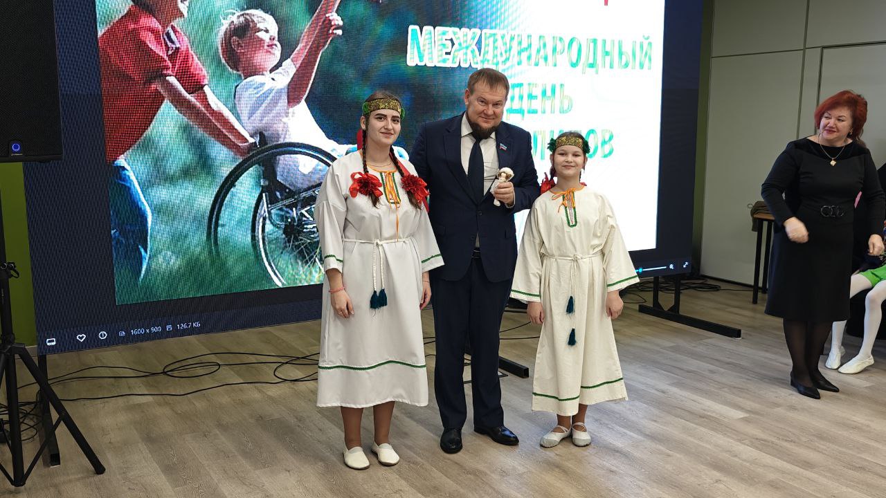 Сегодня, в Международный день инвалидов, вместе с заместителем Председателя Народного Совета ЛНР Денисом Колесниковым приняли участие в прекрасном и душевном мероприятии — «Празднике Дружбы» Сегодня, в Международный день инвалидов, вместе с заместителем Председателя Народного Совета ЛНР Денисом Колесниковым приняли участие в прекрасном и душевном мероприятии — «Празднике Дружбы»