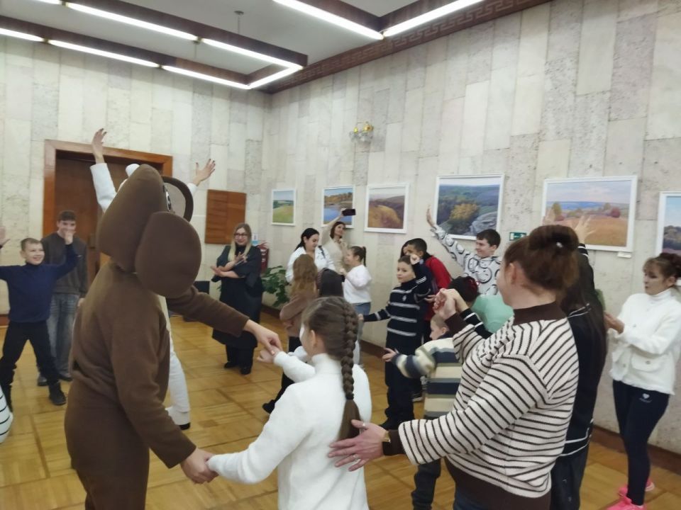 Сегодня в Ровеньках состоялась детская концертно-развлекательная программа, посвященная Международному дню инвалида Сегодня в Ровеньках состоялась детская концертно-развлекательная программа, посвященная Международному дню инвалида